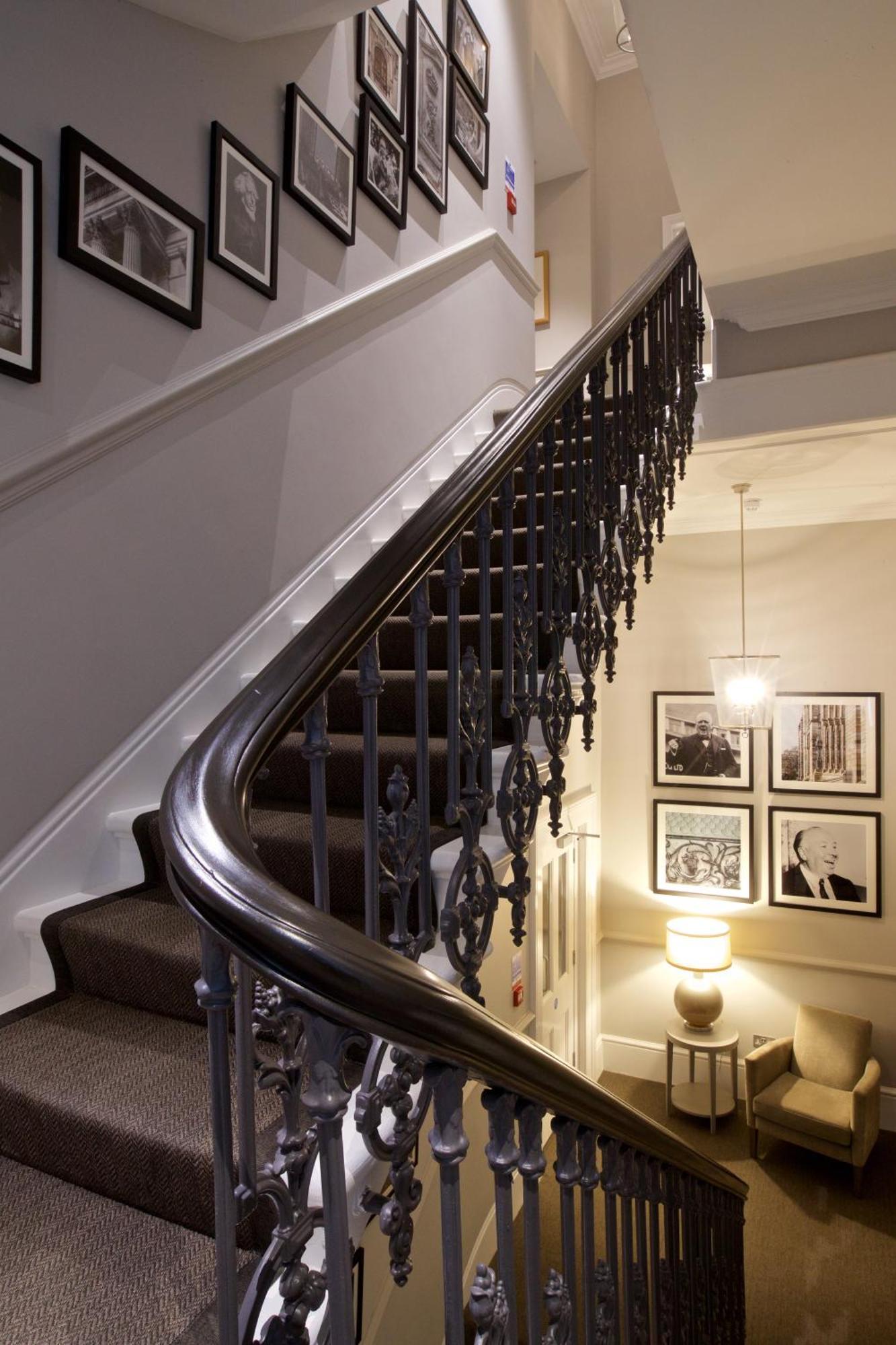54 Queen's Gate Hotel 4*